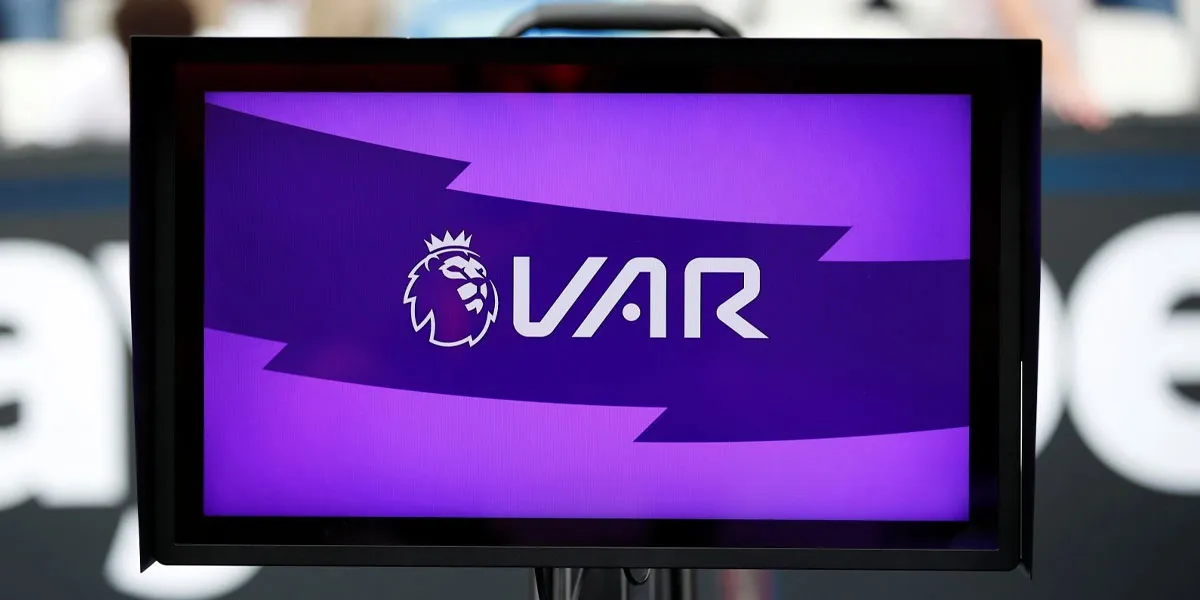 Protes-terhadap-Ketidak-konsistenan-Sistem-VAR